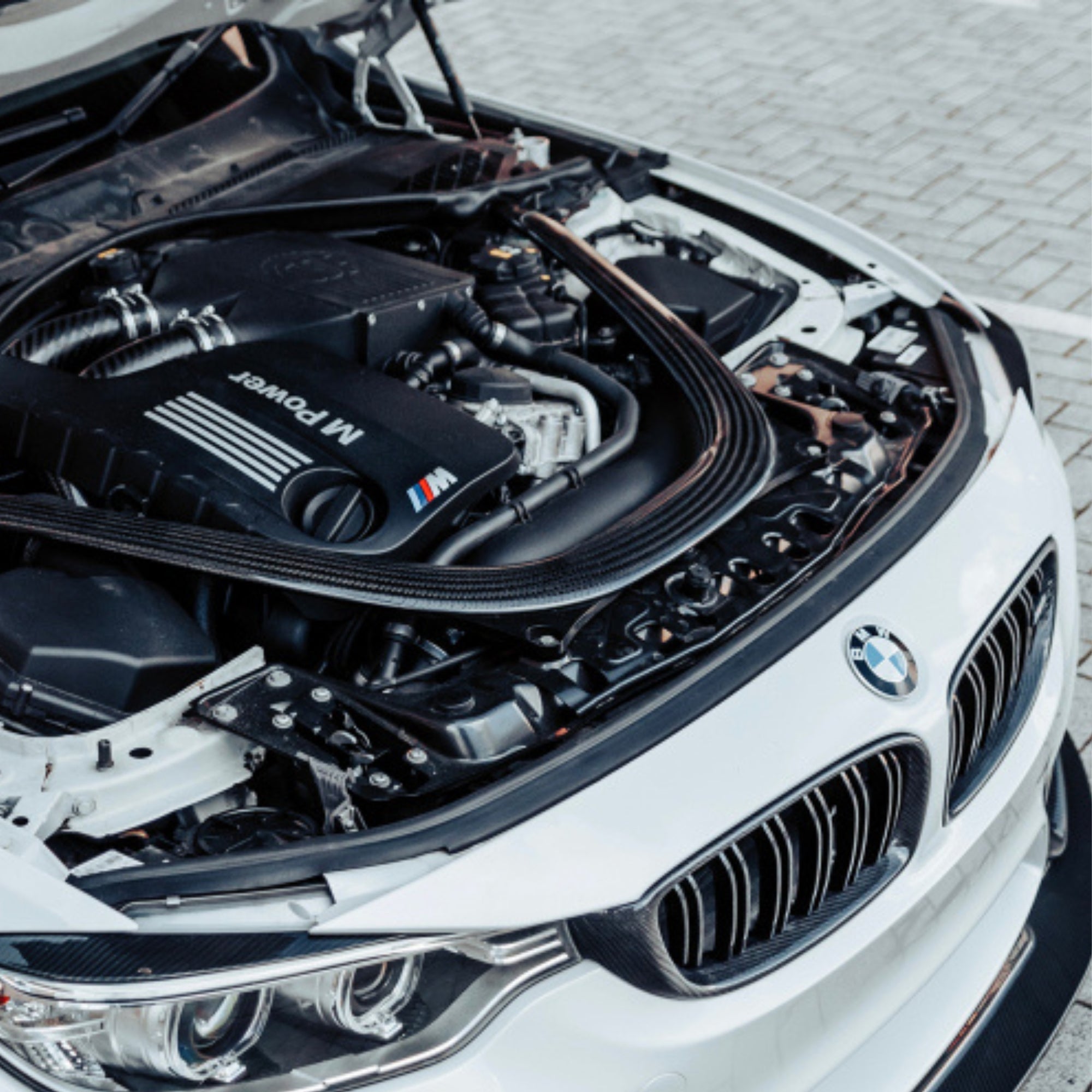 CSF top mount charge air cooler for BMW M3/M4 F8X 2014 – black crinkle coating enhances heat dissipation

